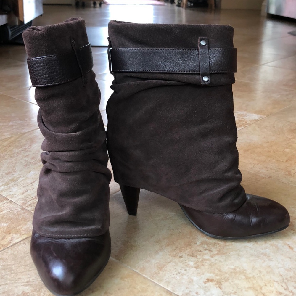5|48 Brown Heeled Booties